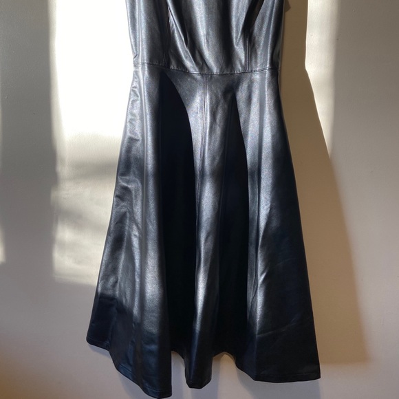 Dress - Picture 2 of 5